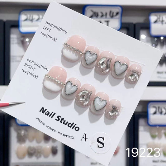 19223#Short Nail Pink Shell Heart